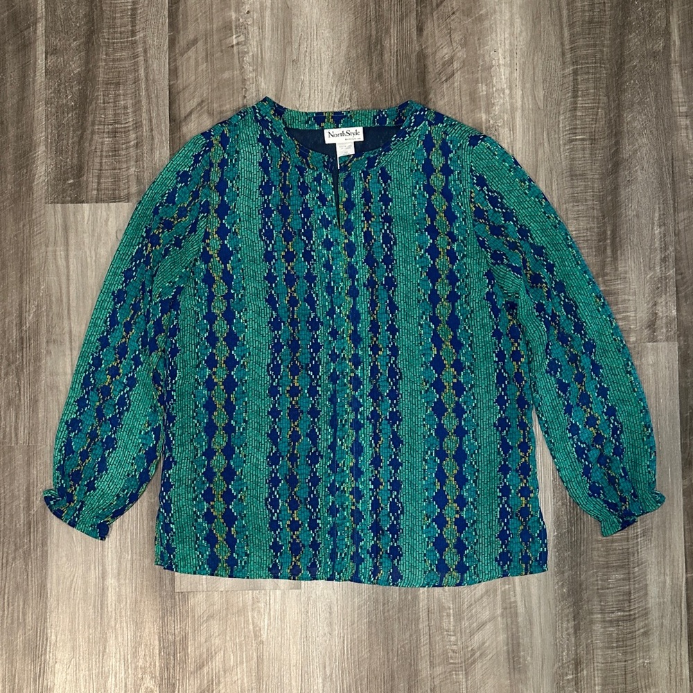 NorthStyle Green, Teal and Navy Geometric Split Neck Cinch Sleeve Blouse - Med